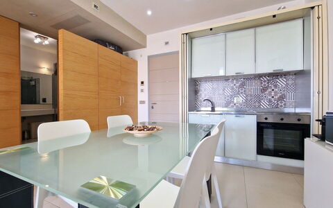 Suite Le Vele: Mobilia, Interior Design, Pavimentazione, Pavimento, Legna, Cucina, Controsoffitto, Elettrodomestico Da Cucina, Soffitto, Apparecchio Major
