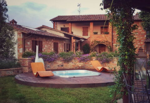 Casa Vacanze Paradiso: Pianta, Acqua, Cielo, Costruzione, Finestra, Nube, Albero, Porta, Erba, Casa