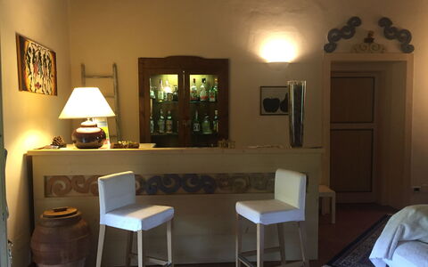 Villa Fulvia: Cornice, Mobilia, Proprietà, Tavolo, Comfort, Legna, Illuminazione, Costruzione, Interior Design, Architettura