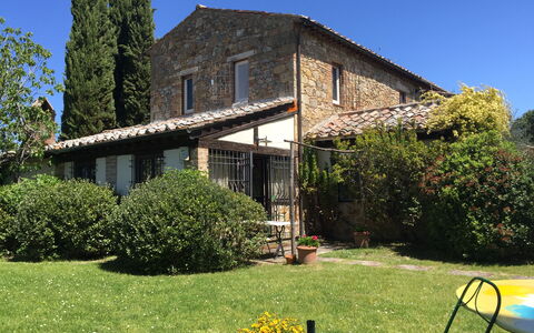 Villa Fulvia: Pianta, Cielo, Costruzione, Finestra, Botanica, Albero, Lotto, Casa, Erba, Villetta