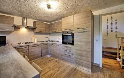 Le Dune: Cabinetry, Proprietà, Controsoffitto, Cucina, Interior Design, Legna, Elettrodomestico, Cucina Stufa, Elettrodomestico Da Cucina, Pavimento