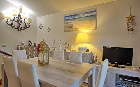Le Dune: Tavolo, Mobilia, Proprietà, Costruzione, Interior Design, Legna, Scrivania, Casa, Sedia