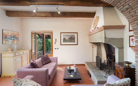 Il Mulino Di Vogognano - Subbiano, Private Pool, J: Tavolo, Proprietà, Divano, Cornice, Mobilia, Costruzione, Legna, Interior Design, Soggiorno, Illuminazione