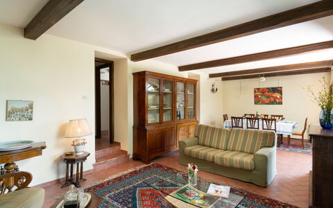 Villa Olivi - Subbiano, Toscana, Pool And Nature: Tavolo, Proprietà, Mobilia, Divano, Pianta Della Casa, Cornice, Legna, Pianta, Soggiorno, Interior Design