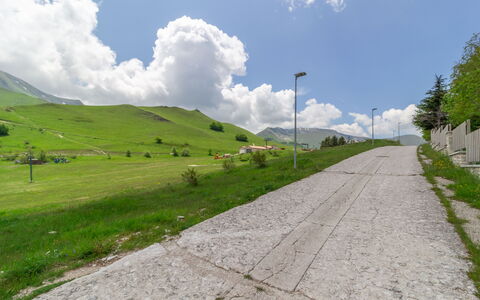 Casa Tramonti: Nube, Cielo, Pianta, Montagna, Paesaggio Naturale, Manto Stradale, Asfalto, Lotto, Pendenza, Street Luce