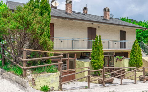 Casa Tramonti: Pianta, Cielo, Costruzione, Proprietà, Finestra, Nube, Verde, Albero, Casa, Lotto