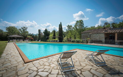 Mulino Al Suono - Badia Agnano, Toscana: Acqua, Nube, Cielo, Piscina, Pianta, Azzurro, Albero, Mobili Da Esterno, Rettangolo, Tempo Libero