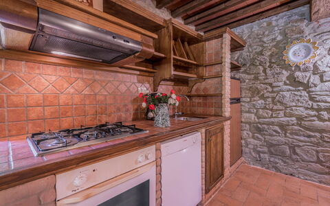 Mulino Al Suono - Badia Agnano, Toscana: Proprietà, Cabinetry, Controsoffitto, Costruzione, Legna, Interior Design, Illuminazione, Architettura, Cucina, Color Legno