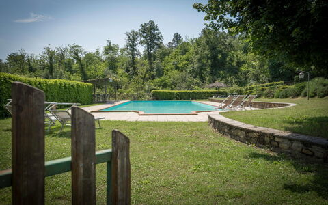 Fonte Nuova - Badia Agnano, Toscana: Acqua, Cielo, Pianta, Piscina, Paesaggio Naturale, Albero, Botanica, Shade, Corpo D'Acqua, Nube