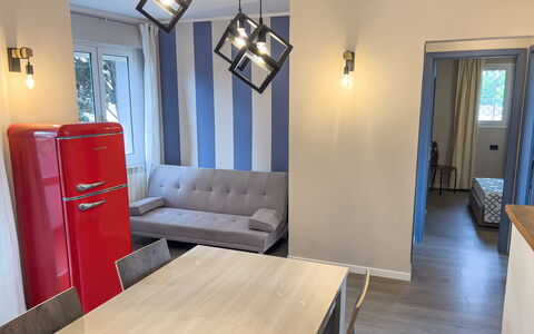 Apartment Tre - Diano Marina: Mobilia, Costruzione, Tavolo, Blu, Comfort, Legna, Divano, Soggiorno, Interior Design, Pavimentazione
