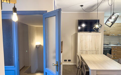 Apartment Tre - Diano Marina: Mobilia, Costruzione, Tavolo, Legna, Interior Design, Pavimento, Pavimentazione, Porta, Parete, Immobiliare