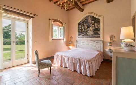 Villa Leopolda Selvarella: Mobilia, Proprietà, Finestra, Tavolo, Costruzione, Cornice, Comfort, Legna, Illuminazione, Interior Design