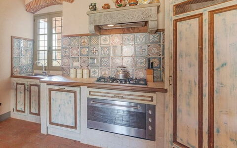 Leopolda In Selvarella Pool And Wi-fi: Cabinetry, Controsoffitto, Legna, Pavimentazione, Pavimento, Cucina, Interior Design, Scaffalature, Casa, Color Legno