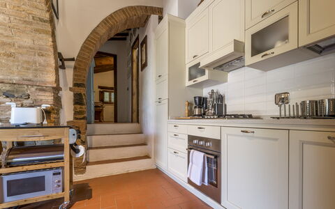 Casa Anita - Castellina In Chianti - Granaio, Tosc: Cabinetry, Mobilia, Controsoffitto, Legna, Costruzione, Cucina, Cucina Stufa, Elettrodomestico Da Cucina, Stufa, Elettrodomestico
