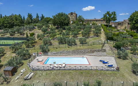 Casa Anita - Castellina In Chianti - Granaio, Tosc: Nube, Pianta, Cielo, Albero, Natura, Lotto, Urban Design, Erba, Paesaggio, Tempo Libero