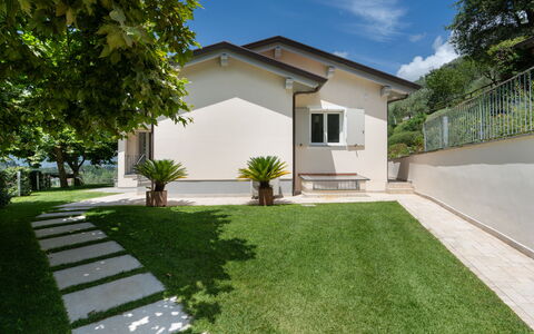 Luxury Green Marignana Villa, Versilia, Pool, Ac,: Pianta, Costruzione, Proprietà, Cielo, Albero, Lotto, Nube, Casa, Finestra, Villetta