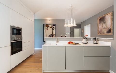 Luxury Green Marignana Villa, Versilia, Pool, Ac,: Cabinetry, Controsoffitto, Cornice, Legna, Interior Design, Illuminazione, Pavimentazione, Cucina, Pavimento