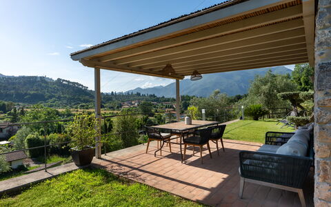Luxury Green Marignana Villa, Versilia, Pool, Ac,: Pianta, Proprietà, Cielo, Tavolo, Costruzione, Shade, Albero, Lotto, Legna, Erba