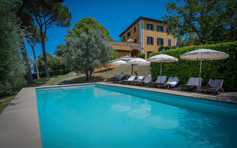 Villa Recanati, Val D'orcia, Private Pool, Jacuzzi: Acqua, Pianta, Proprietà, Cielo, Piscina, Costruzione, Azzurro, Albero, Shade, Mobili Da Esterno