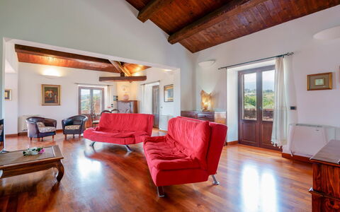 Villa Pagannoni: Mobilia, Costruzione, Comfort, Legna, Divano, Architettura, Interior Design, Pavimento, Pavimentazione, Soggiorno