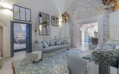 Dimora Cocchi: Cornice, Mobilia, Divano, Decorazione, Azzurro, Costruzione, Comfort, Soggiorno, Interior Design, Architettura