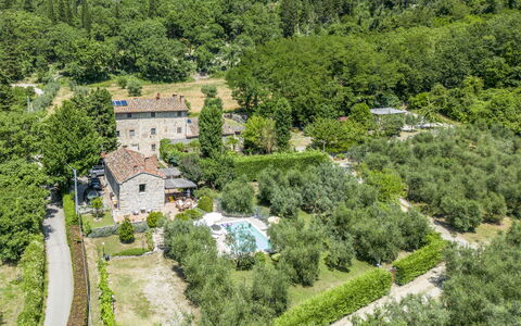 Fienile Di Fabio - Colline Fiorentine Vaiano, Tosc: Pianta, Costruzione, Albero, Paesaggio Naturale, Casa, Lotto, Finestra, Paesaggio, Groundcover, Collina