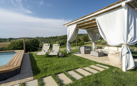 Villa Zara: Cielo, Proprietà, Pianta, Nube, Shade, Acqua, Tenda, Lotto, Erba, Tempo Libero
