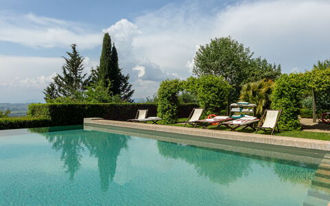 Castello Di Quarate: Acqua, Nube, Cielo, Giorno, Risorse Idriche, Pianta, Albero, Piscina, Erba, Paesaggio Naturale