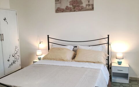 Patrizia: Letto, Camera Da Letto, Bedding, Mobilia, Lenzuolo, Biancheria, Interior Design, Pavimento, Telaio Del Letto, Pavimentazione