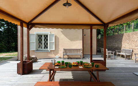 Casa Serra: Mobilia, Proprietà, Tavolo, Costruzione, Pianta, Finestra, Legna, Mobili Da Esterno, Shade, Interior Design