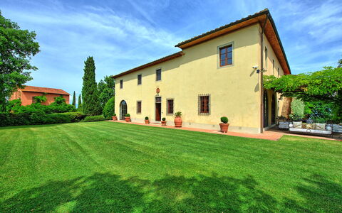 Villa Marliana: Nube, Pianta, Cielo, Costruzione, Albero, Verde, Finestra, Paesaggio Naturale, Architettura, Lotto