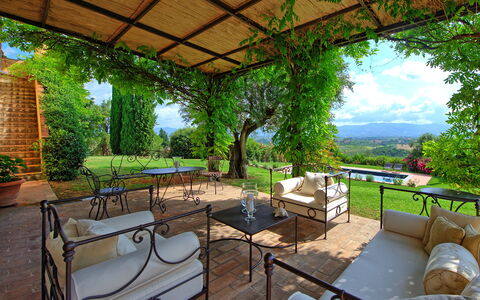 Villa Marliana: Pianta, Proprietà, Shade, Vaso Di Fiori, Interior Design, Mobili Da Esterno, Sedia, Pianta Della Casa, Albero, Tavolo