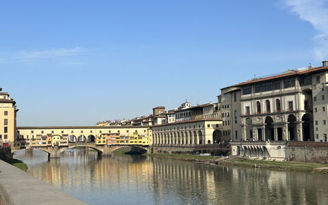 Betty Florence Charming Modern Apartment Near Piaz: Acqua, Risorse Idriche, Corpo D'Acqua, Waterway, Alveo, Canale, Città, Architettura, Canale, Ponte