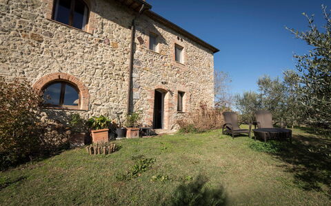 Lina - Podere Ribatti - Casole D'elsa, Toscana: Pianta, Proprietà, Cielo, Finestra, Erba, Paesaggio Naturale, Costruzione, Villetta, Area Rurale, Paesaggio