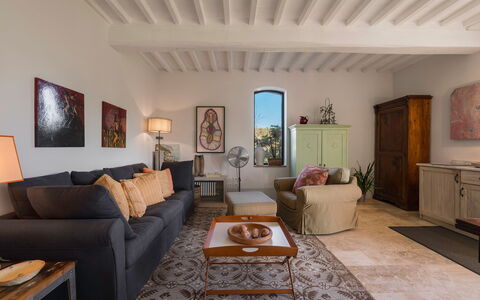 Lina - Podere Ribatti - Casole D'elsa, Toscana: Cornice, Tavolo, Mobilia, Divano, Proprietà, Costruzione, Legna, Interior Design, Comfort, Soggiorno