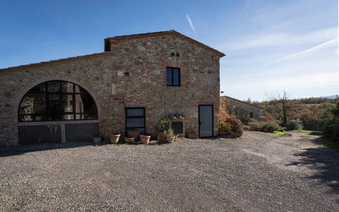 Alice - Podere Ribatti - Casole D'elsa, Toscana: Cielo, Proprietà, Pianta, Finestra, Costruzione, Nube, Lotto, Manto Stradale, Paesaggio, Facciata
