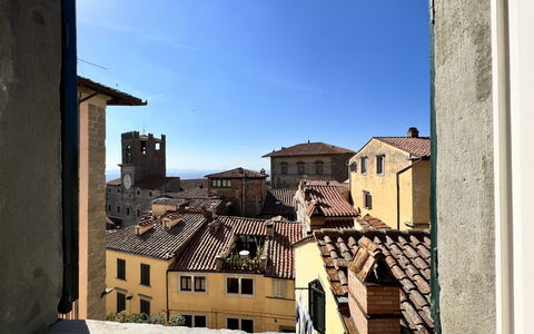 Casa Ada e Sabo: Cielo, Finestra, Costruzione, Quartiere, Facciata, Tinte E Ombre, Rettangolo, Città, Paesaggio