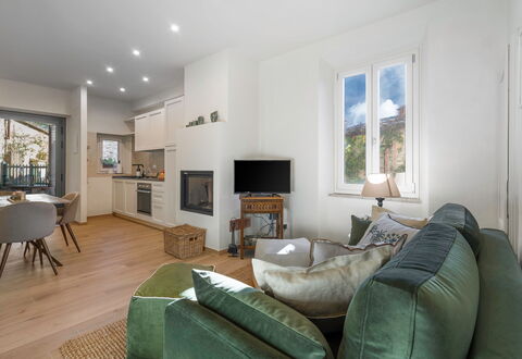 Il Nespolo Charming Apartment Fonterutoli - Siena,: Tavolo, Mobilia, Cornice, Divano, Proprietà, Interior Design, Costruzione, Legna, Comfort, Illuminazione