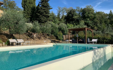 Villa Le Ripe - Gambassi Terme, Toscana: Acqua, Nube, Cielo, Proprietà, Pianta, Piscina, Azzurro, Albero, Shade, Tempo Libero