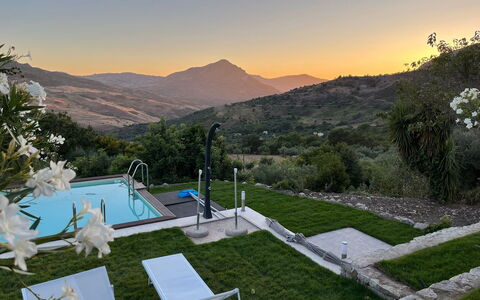 Casa Santa Venera: Cielo, Pianta, Proprietà, Montagna, Albero, Mobili Da Esterno, Piscina, Erba, Tempo Libero, Paesaggio