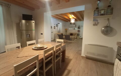 Casa Santa Venera: Proprietà, Tavolo, Costruzione, Legna, Interior Design, Divano, Illuminazione, Casa, Pavimentazione, Pavimento