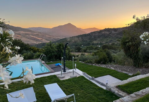 Casa Santa Venera: Cielo, Pianta, Proprietà, Montagna, Albero, Mobili Da Esterno, Piscina, Erba, Tempo Libero, Paesaggio