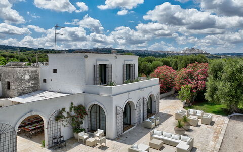 Masseria Isaia: Nube, Cielo, Proprietà, Pianta, Finestra, Costruzione, Architettura, Albero, Casa, Paesaggio