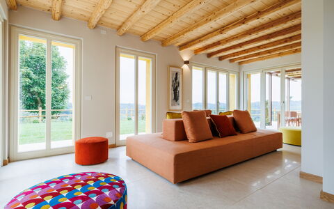 Casa Gallo - Roero - Langhe, Piemonte: Proprietà, Comfort, Interior Design, Legna, Shade, Pavimento, Finestra, Pavimentazione, Soggiorno, Parete