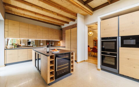 Casa Gallo - Roero - Langhe, Piemonte: Cabinetry, Mobilia, Legna, Interior Design, Pavimentazione, Cucina, Architettura, Pavimento, Sala, Tavolo