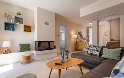 Villa Aso: Mobilia, Interior Design, Pavimentazione, Pavimento, Parete, Divano, Camera, Soggiorno, Soffitto, Legna