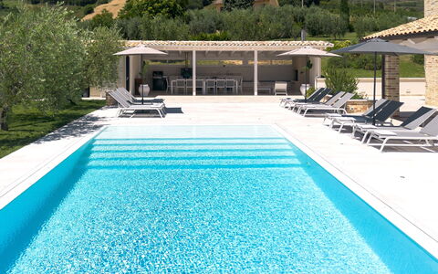 Villa Aso: Piscina, Mobili Da Esterno, Ricorrere, Materiale Composito, Eco Hotel, Lettino, Shade, Terme, Landscaping, Sedia