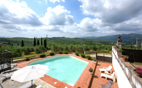 Villa Badiuzza: Nube, Cielo, Acqua, Risorse Idriche, Costruzione, Piscina, Natura, Azzurro, Corpo D'Acqua, Albero