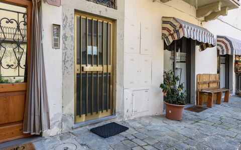 Residenza Del Desco: Pianta, Costruzione, Proprietà, Pianta Della Casa, Vaso Di Fiori, Legna, Architettura, Finestra, Porta