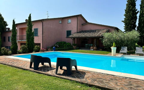 Villa Carsuga: Pianta, Cielo, Proprietà, Acqua, Costruzione, Azzurro, Albero, Shade, Mobili Da Esterno, Piscina